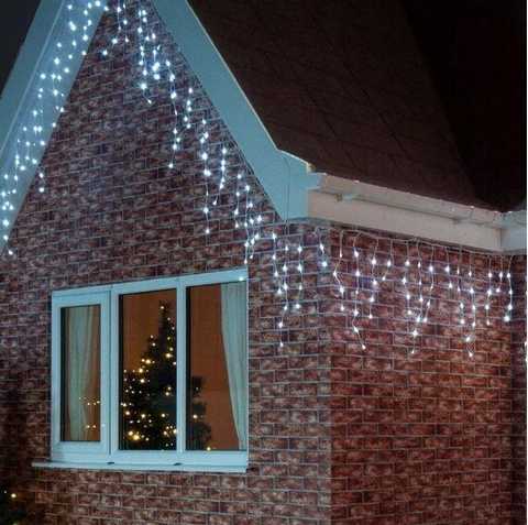 Новорічна гірлянда бахрома на 120 LED стане яскравою прикрасою для створення святкової атмосфери.