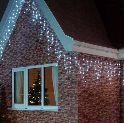Новорічна гірлянда бахрома на 120 LED стане яскравою прикрасою для створення святкової атмосфери. 